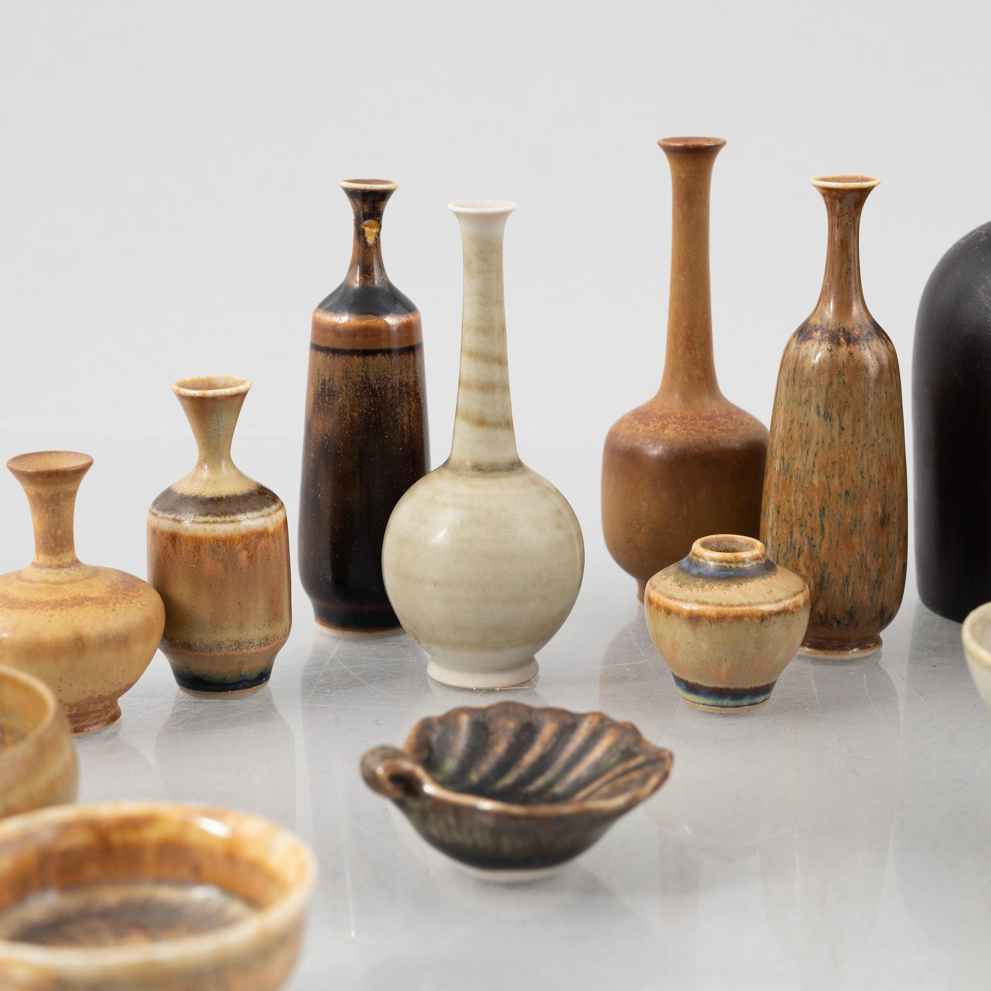 Höganäs, a set of 27 stoneware miniatures, including John Andersson and Gunnar Borg.
