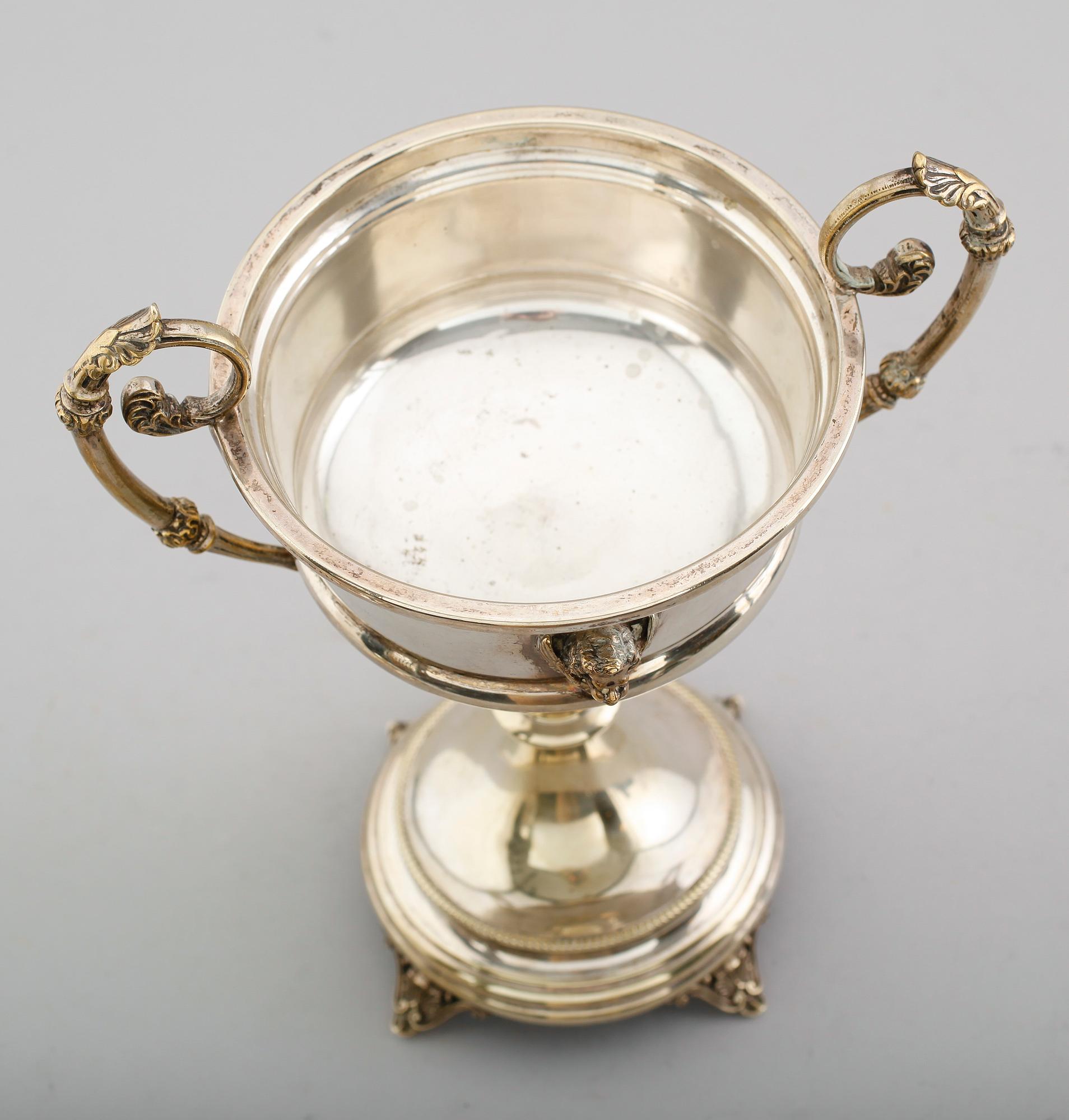 STRÖSOCKERSKÅL, nysilver, omkring år 1900.