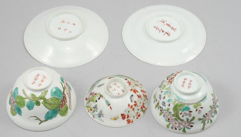 KOPPAR med FAT, 2 st, porslin, Kina, 1900-tal.