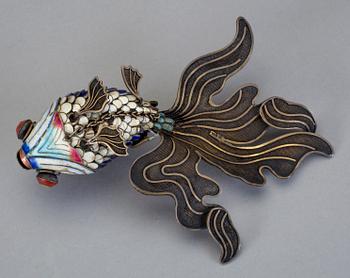 FIGUR, silver och emalj, Kina, 1900-talets början.