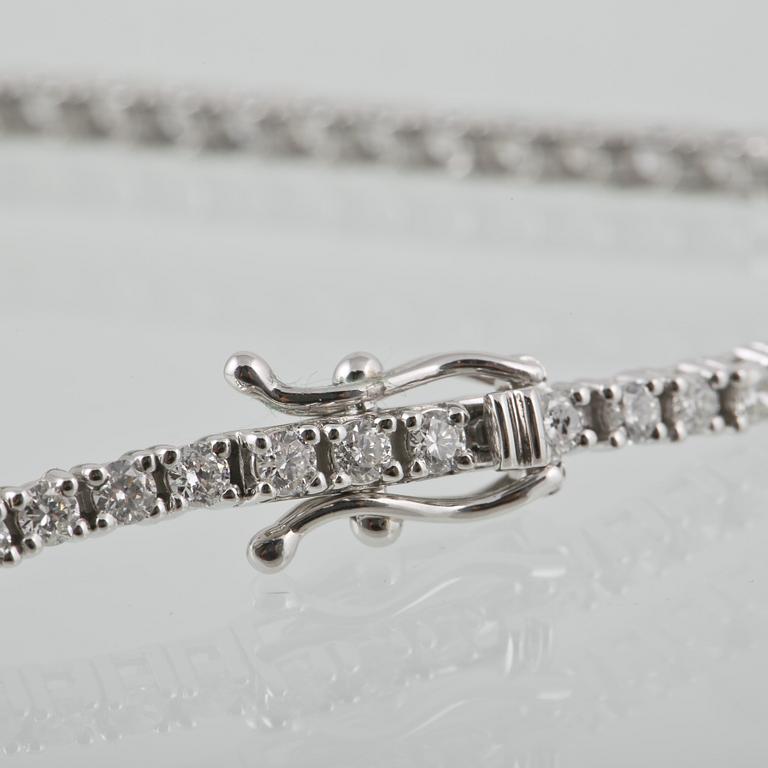ARMBAND, 18K vitguld med briljantslipade diamanter 2.19 ct. Vikt 6,8 gram.