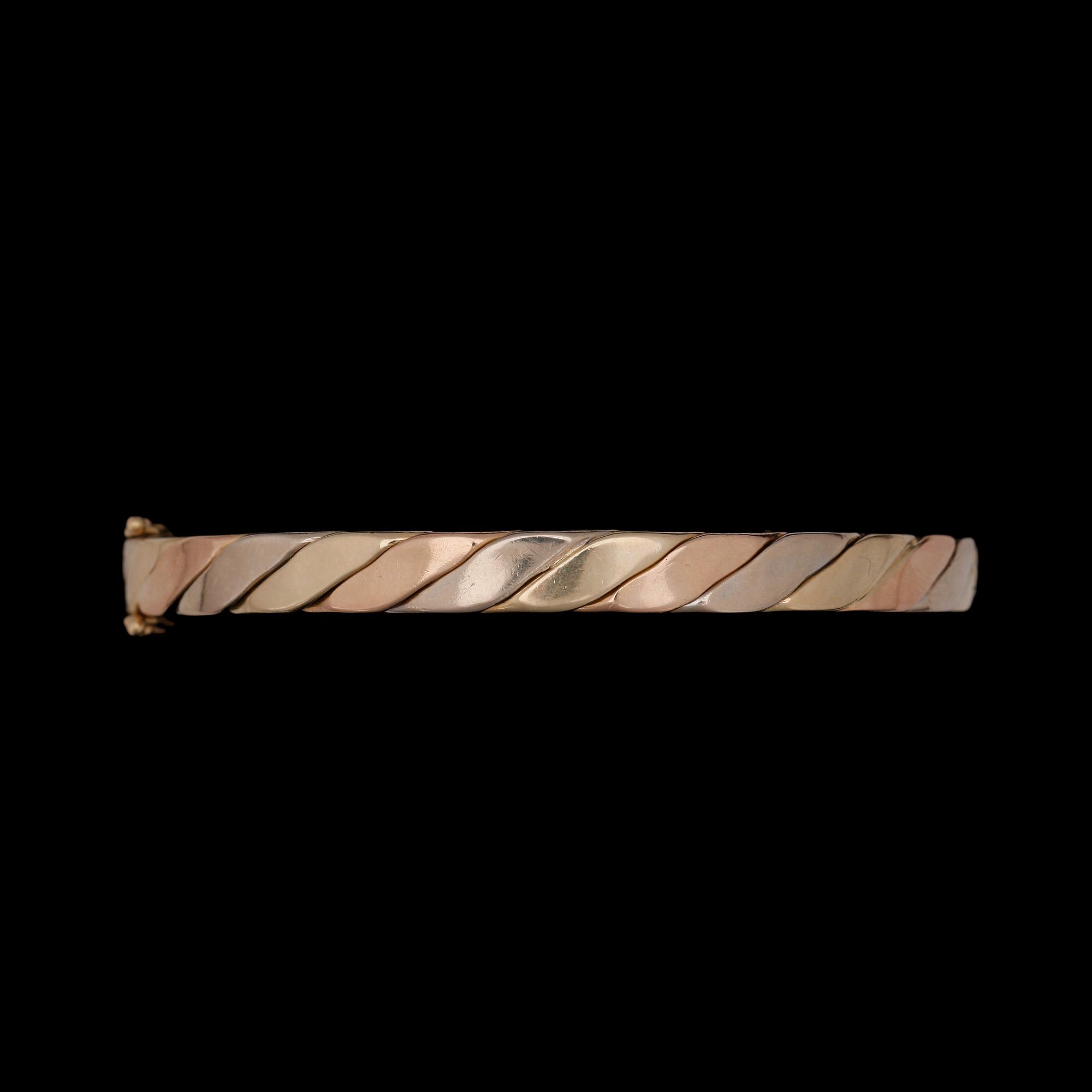 ARMRING, 14k trefärgat guld. Vikt 20,5g.