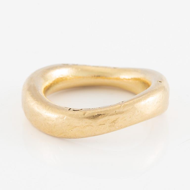 Ole Lynggaard, "Love ring", 18K gold with brilliant-cut diamonds.