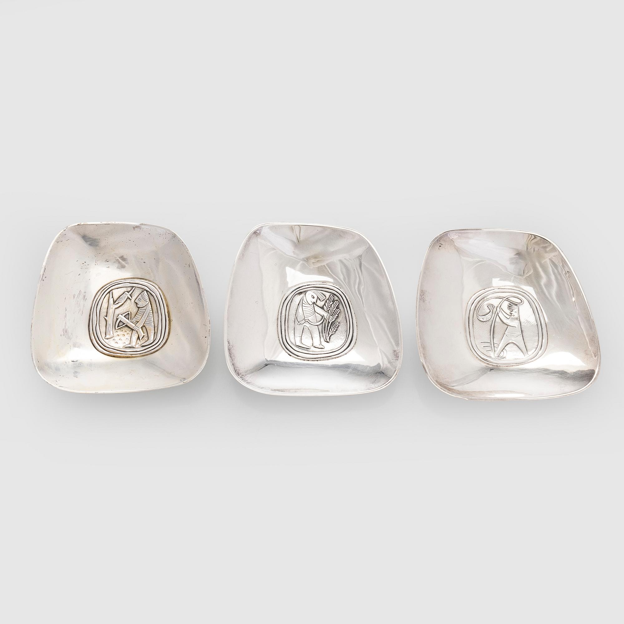Two 1950s silver dishes, Hopeatehdas Oy, Helsingfors, 1951–55.