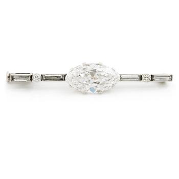 537. A brooch in platinum with an old-cut navette-shaped diamond ca 3.65 ct.