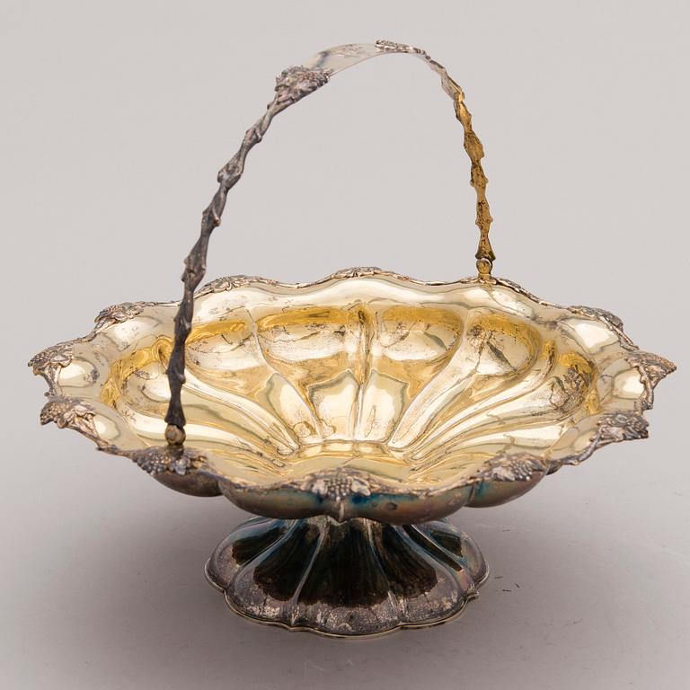 A Finnish 20th century silver cake basket, mark of Guido August Alm, Loviisa 1938.