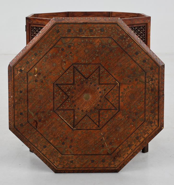 RÖKBORD, orientaliskt, sekelskiftet 1900.