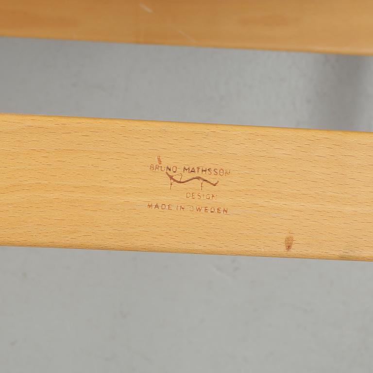 KARMSTOL. "Eva" design Bruno Mathsson, Firma Karl Mathsson. Daterad 1977.