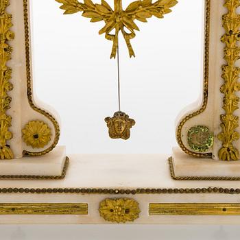Mantle clock, marble, gilt metal, Aubert L´ne, Paris.