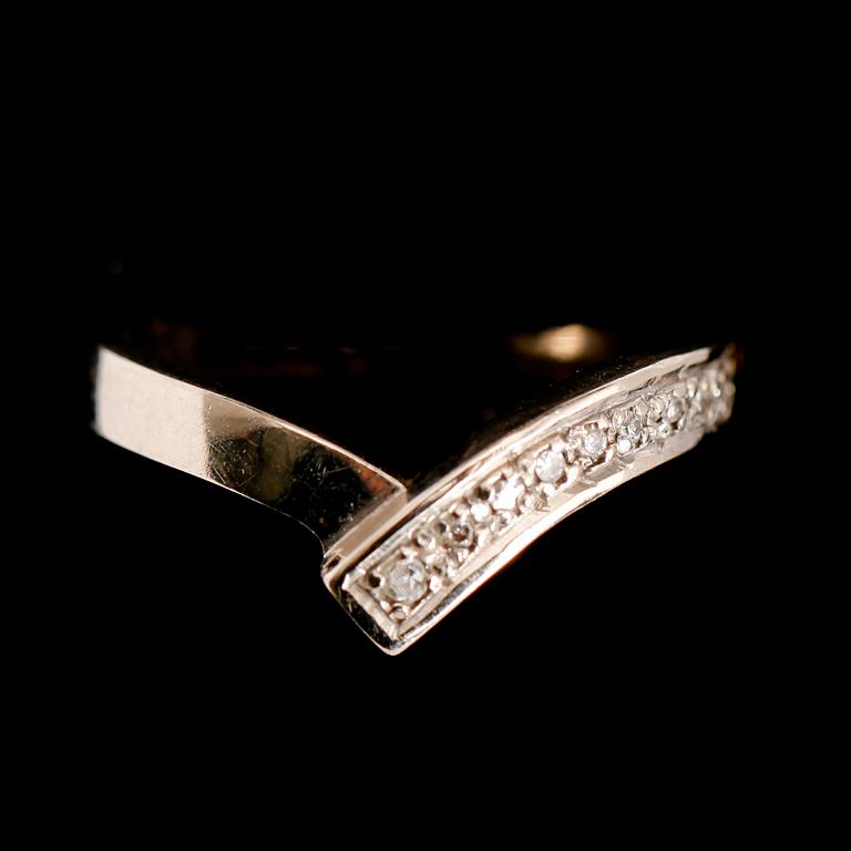 RING, 18 k vitguld med diamanter. Total vikt ca 3 gr.