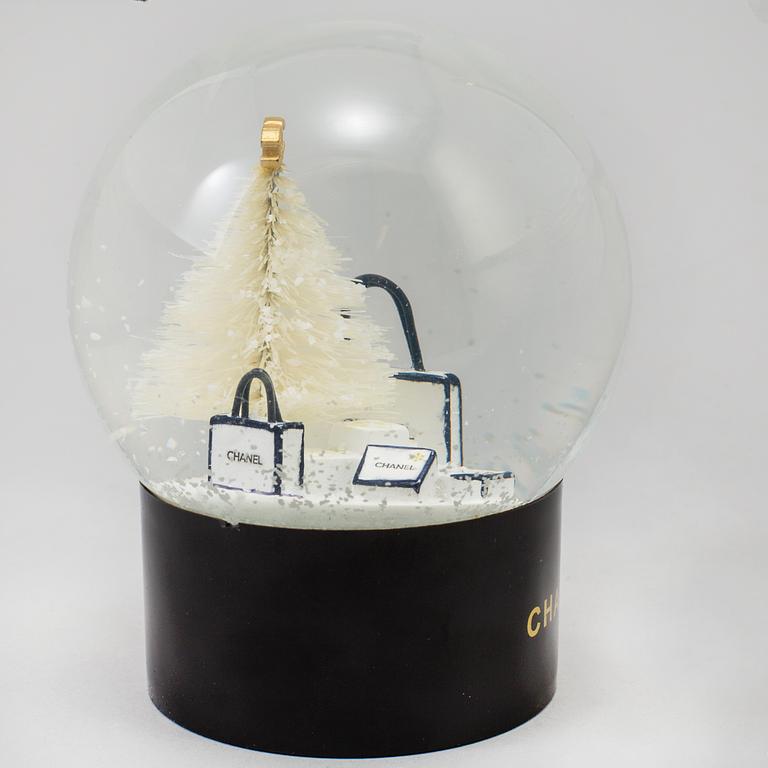 CHANEL, snowglobe 2012-2013.