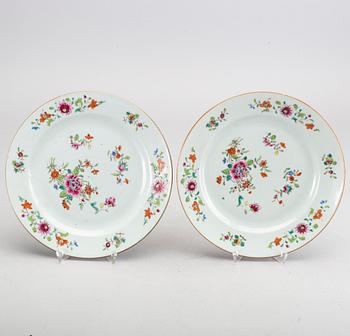 SET OF EIGHT  CHINES  PORCELAIN  EIGHT FAMILLE ROSE QIANLONG DISHES.
