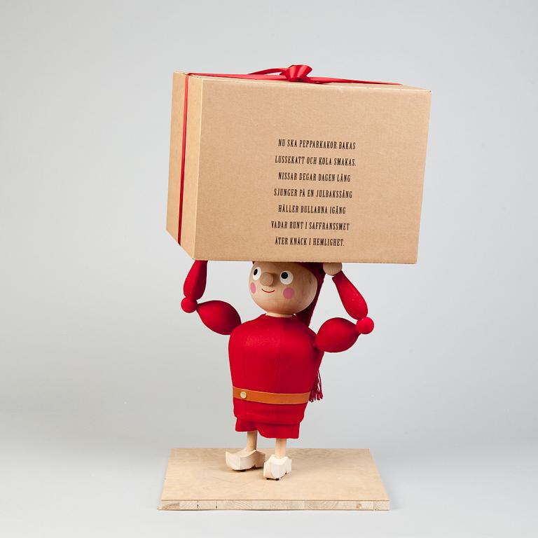 NISSE STARCK MED LÅDA, NK 2014, JoAnn Tan Studio.