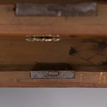 A SWEDISH CHEST OF DRAWERS, gustavian style, middle of the 19th century.