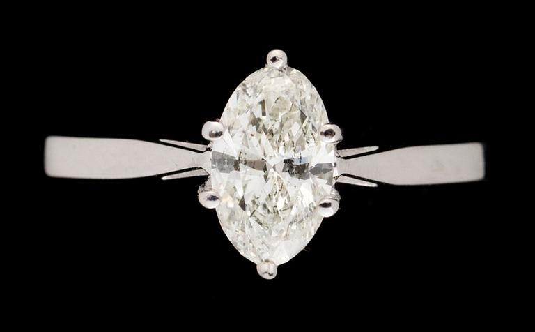 RING, 18k vitguld med marquiseslipad diamant.