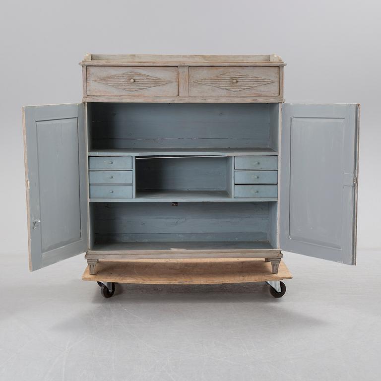 A late Gustavian cupboard from around year 1800.