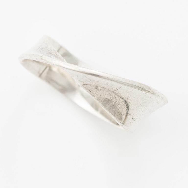 Vivianna Torun Bülow-Hübe, ring, sterling silver, for Georg Jensen, Denmark.