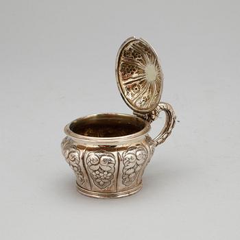 SENAPSKAR, silver, London 1842. Vikt ca 105 gram.