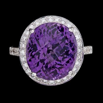 13. RING, checker cut amethyst and brilliant cut diamonds, tot. 0.72 cts.