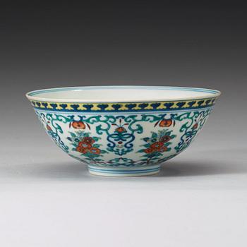 A doucai bowl, late Qing dynasty (1644-1912) with Daoguang charactere mark.