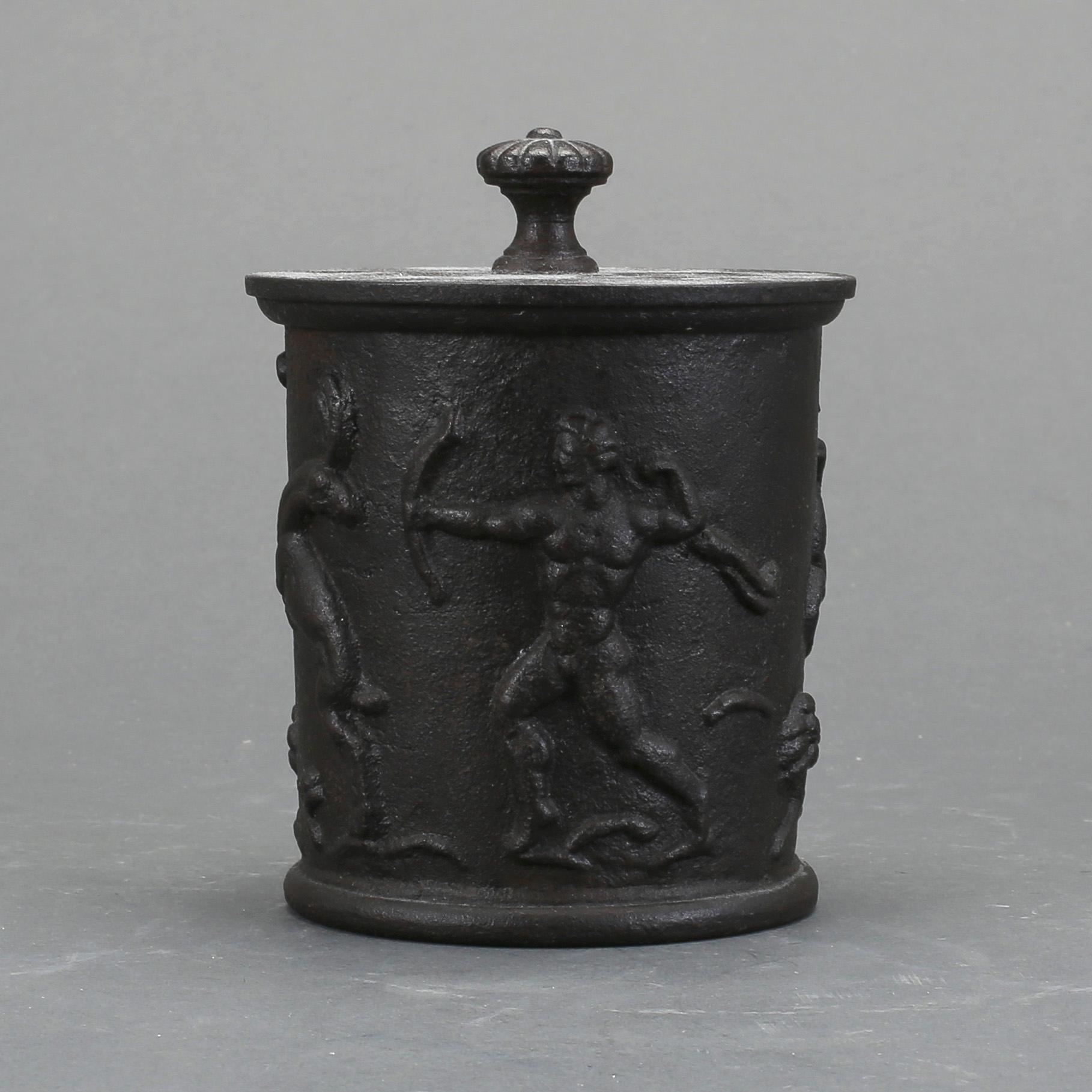 TOBAKSBURK. Gjutjärn, Carl Elmberg, Näfveqvarns Bruk, 1920-tal.