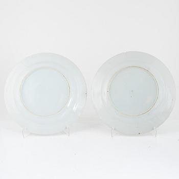 A pair of enamelled Chinese export porcelain dishes, Qing dynasty, Jiaqing (1796-1820).