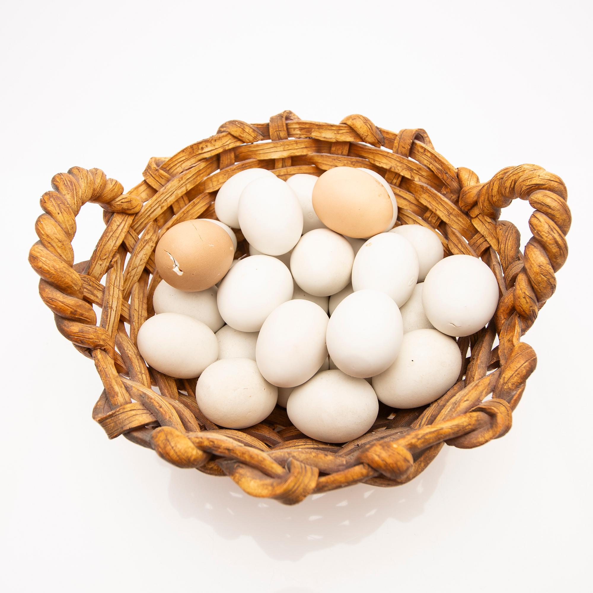Ingrid Herrlin, basket with eggs, stoneware.