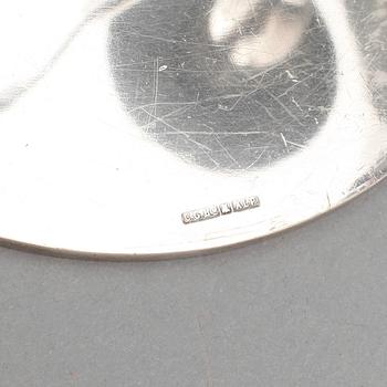 LJUSSTAKAR, ett par, nysilver. C.G Hallberg, Stockholm, 1900-talets första hälft.