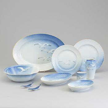 A set of 32 pcs "Seagull" porcelain dinner service Bing & Gröndahl, Copenhagen, Denmark.