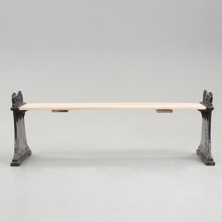 Folke Bensow, A Swedish Grace cast iron bench "Parkbänk Nr 1", Näfveqvarns Bruk.