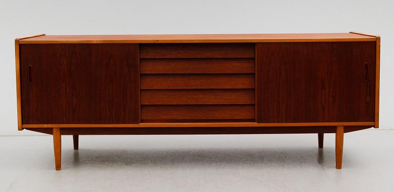 SIDEBOARD, "Trio", Nils Johnsson, Troeds, Bra Bohag, Bjärnum, 1900-talets andra hälft.