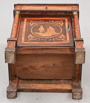 An Italien late 18th century chamber pot cupboard.