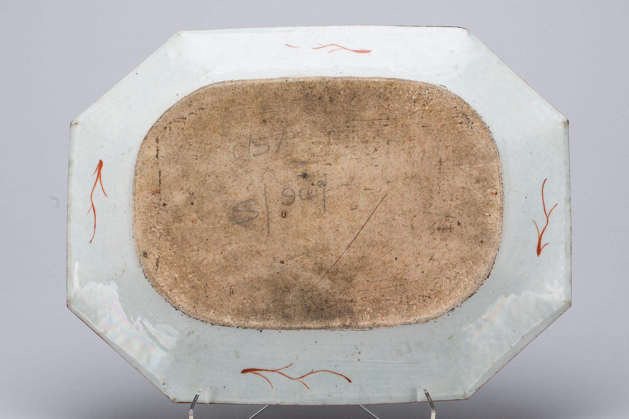 STEKFAT, porslin, Kina, Qianlong 1736-1795.