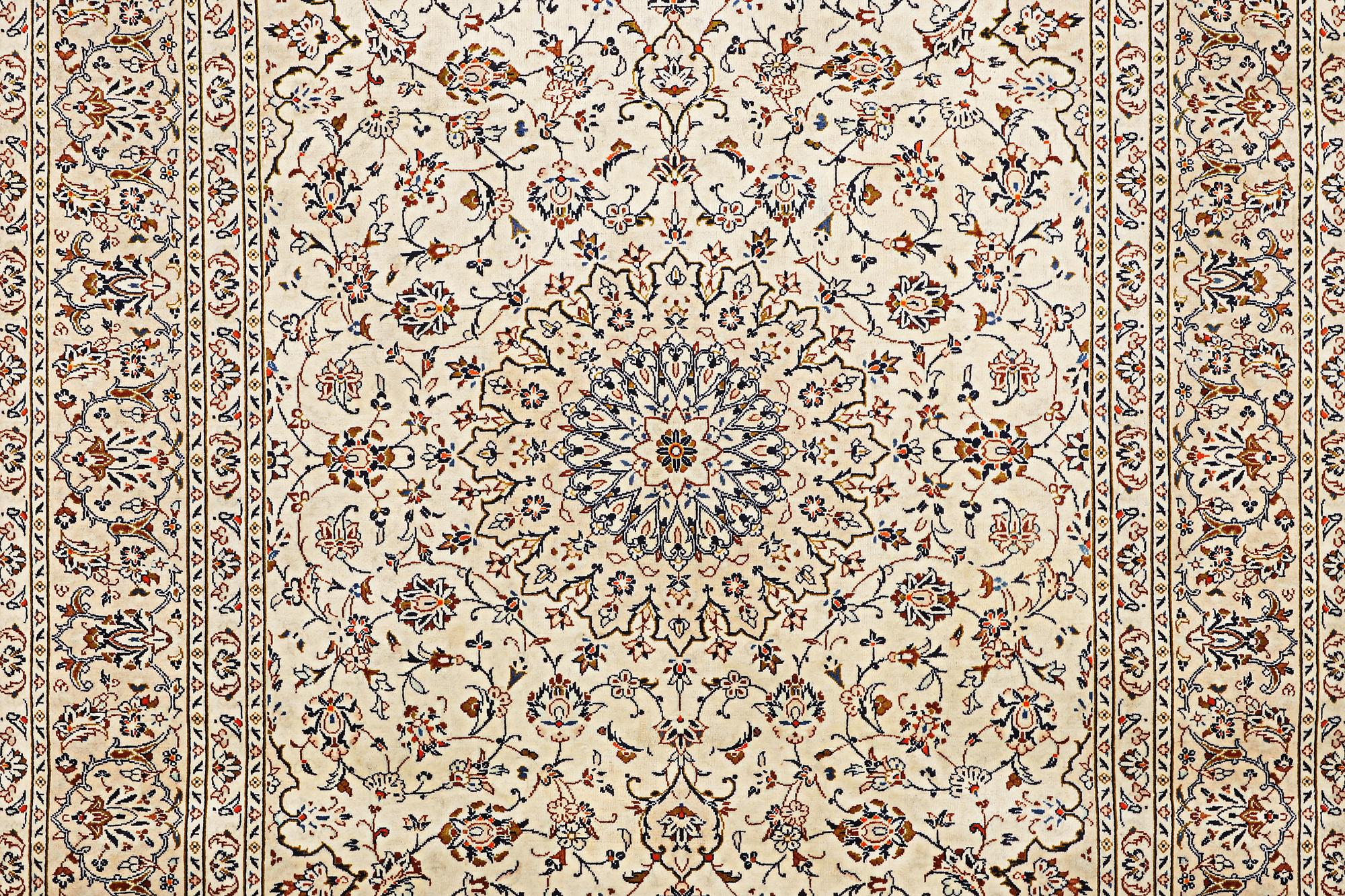 Matta, Keshan, ca 352 x 240 cm.