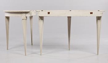 MÅNBORD, ett par, 1800-tal.
