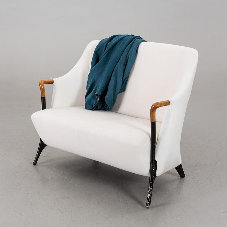 A "PROGETTI" SOFA BY UMBERTO ASNAGO FOR GIORGETTI.