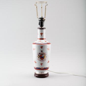 BORDSLAMPA, porslin, 1900-talets andra hälft.