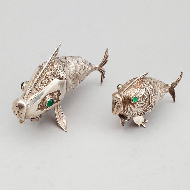 PEPPARKAR, 2 st, silver, Spanien, 1900-tal. Vikt ca 73 gram.