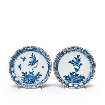 592. Two blue and white Shonzui style circular dishes, Tianqi/Chongzhen 17th Century.