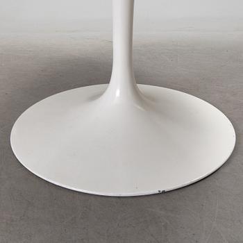 A 'Tulip' table by Eero Saarinen.
