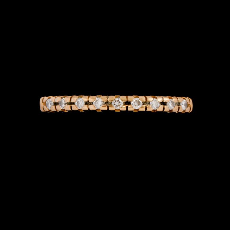 RINGAR, 2 st, 18k guld med briljantslipade diamanter, totalt 0.19 ct. Vikt 4 g.