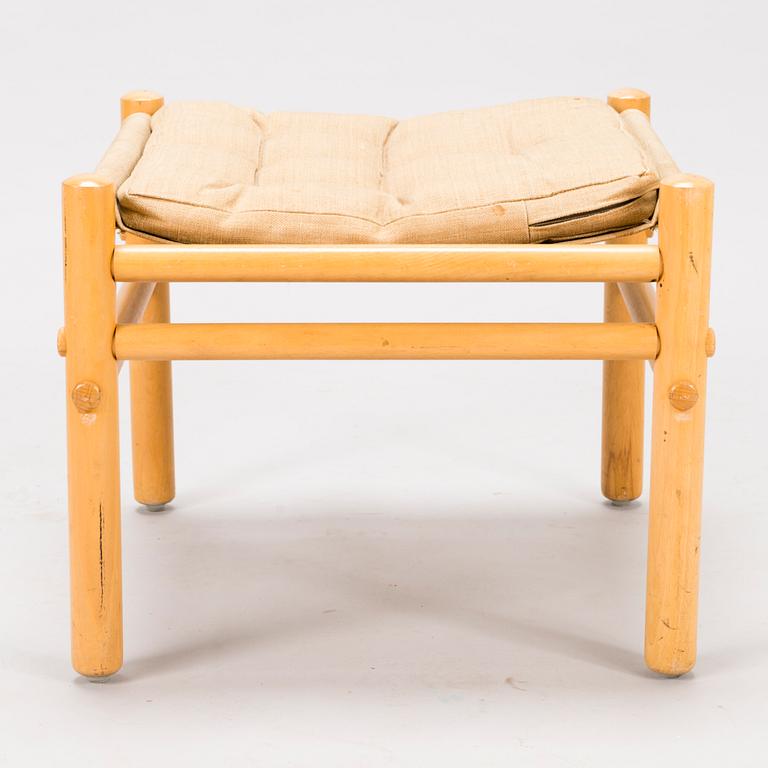 BROR BOIJE, A pair of 'Junker' easy chairs and an ottoman for Dux, Sweden, latter half of the 20th Century.