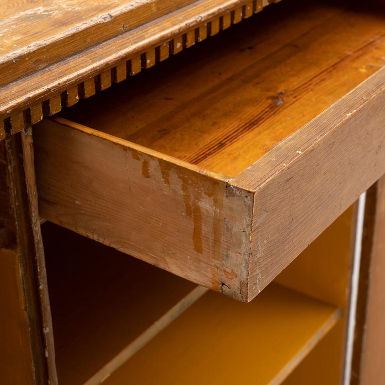 A late Gustavian dining cupboard, circa 1800.