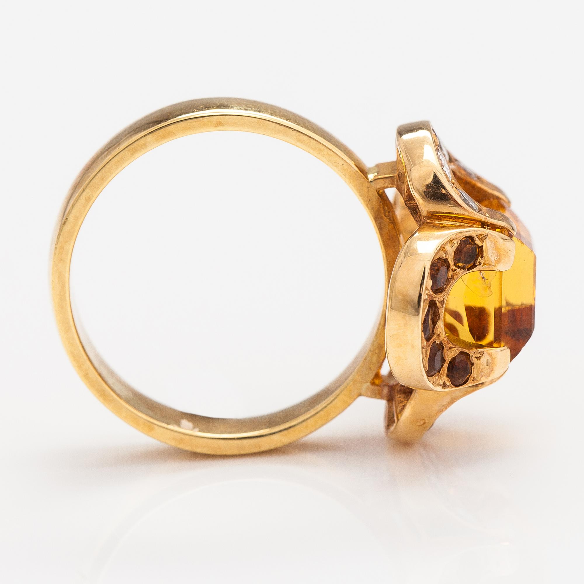 An 18K gold ring "Catherine Jagiellon" with citrines and ca 0.37 ct of diamonds. Ofelia Jewelry, Helsinki 1998.