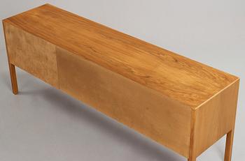 Josef Frank, sideboard, modell 1015, Firma Svenskt Tenn, före 1985.