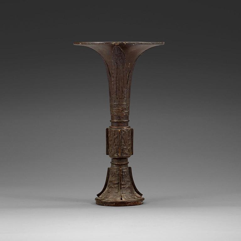 A archaistic bronze vase, Qing dynasty (1644-1912).