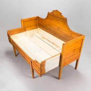 A wooden bed / sofa from around 1900.