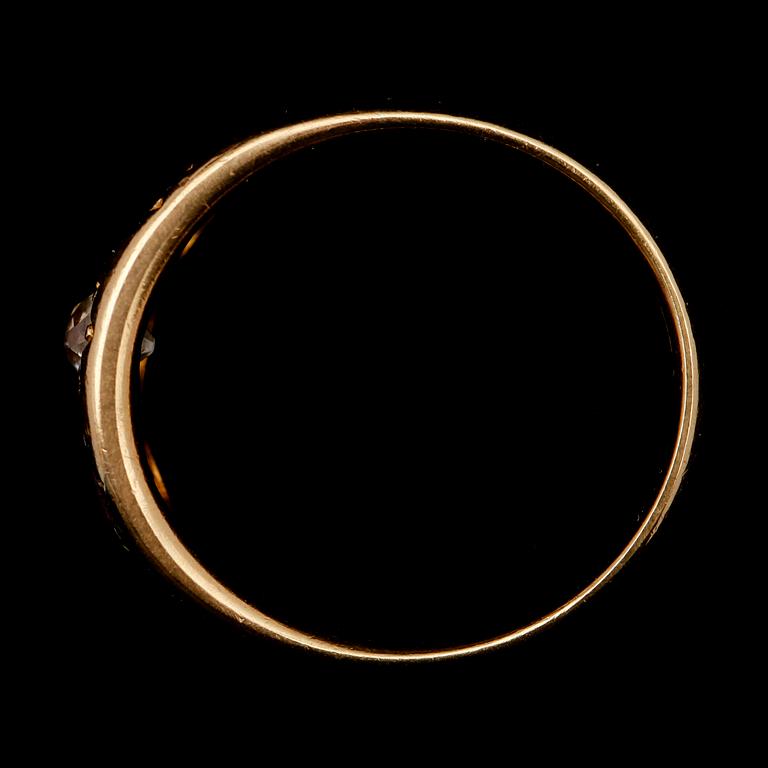 RING, 18 k guld, med briljant. Tot vikt 5 g.