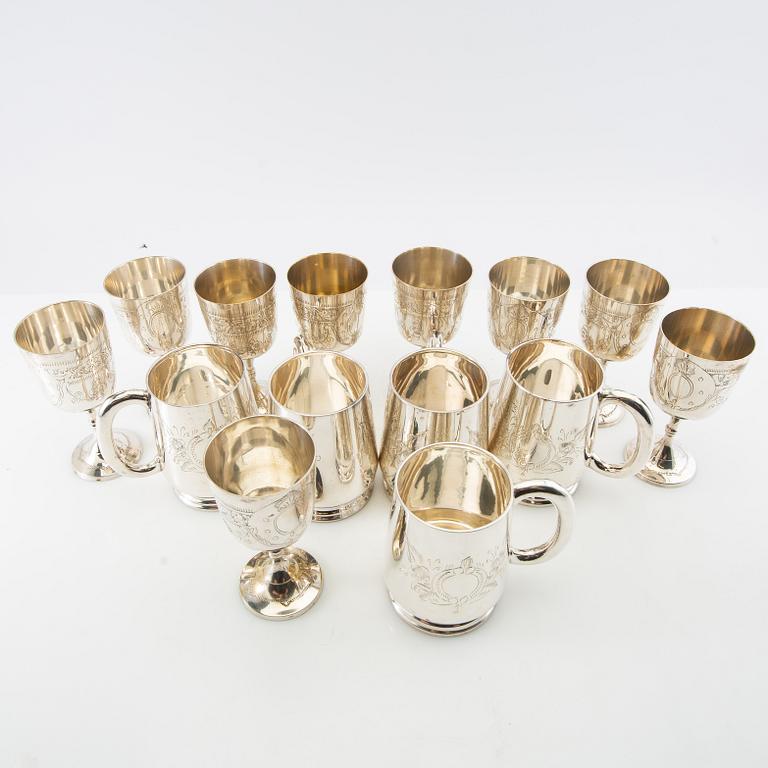 Ölbägare och Gluhwein-bägare 14 st 1900-tal nysilver.