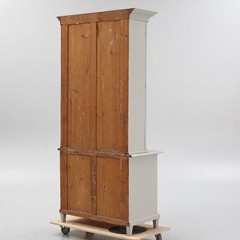 Bokskåp, 1900-talets början.